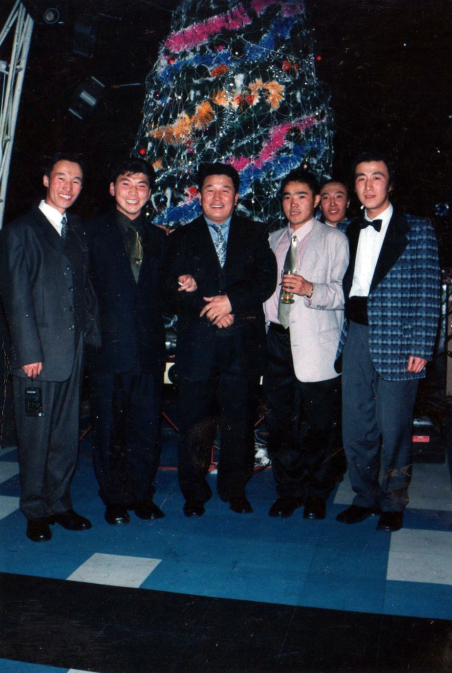 Нюанс хамтлаг байгуулагдсан өдөр 2001 он 12 сарын 15